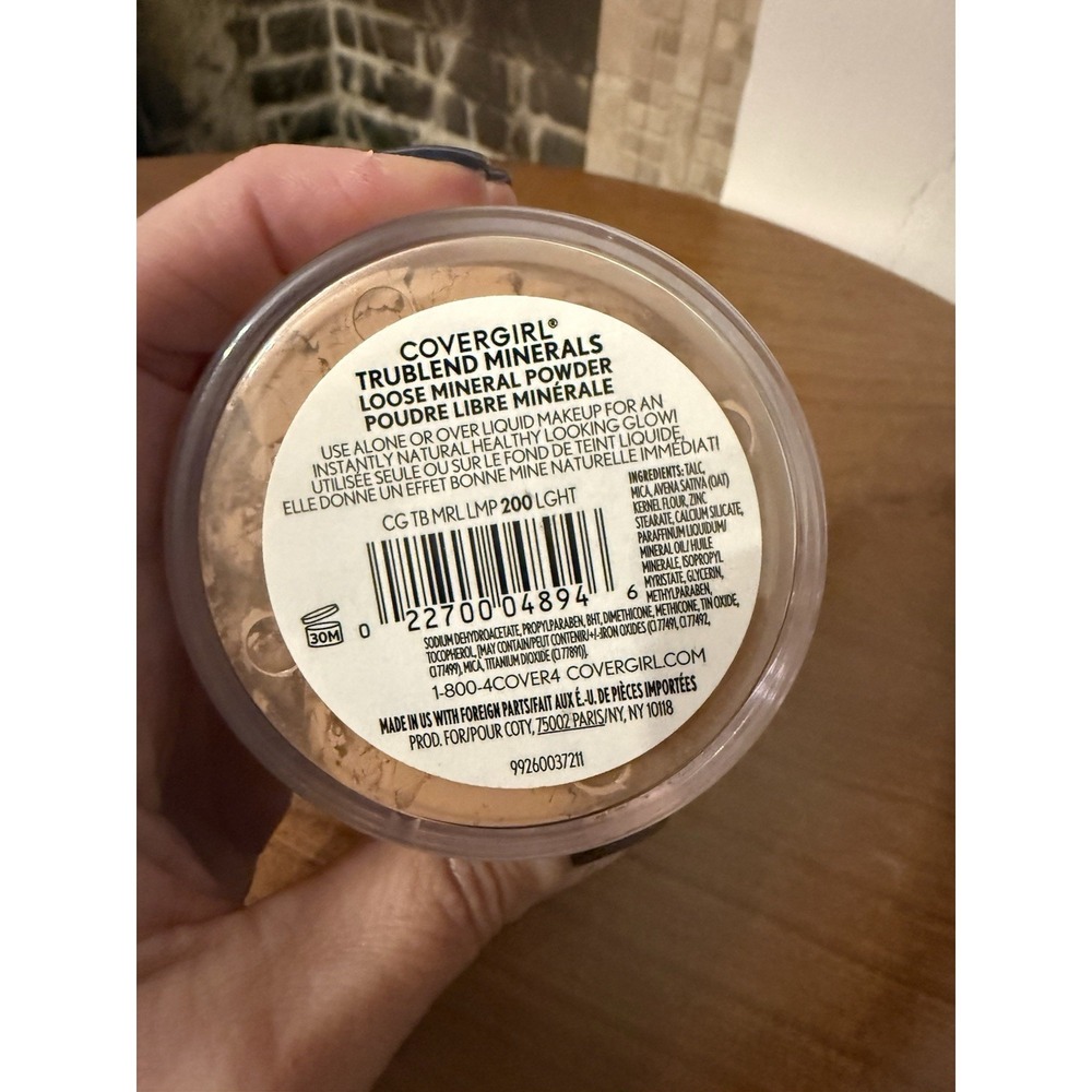 COVERGIRL Cover Girl TruBlend Minerals Loose Mineral Powder .63z Color 200 Light - Picture 2 of 4